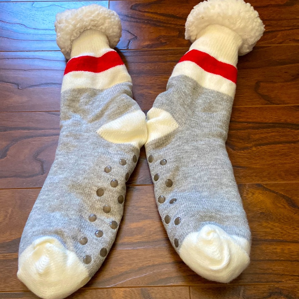 Fleece lined cabin grippy socks